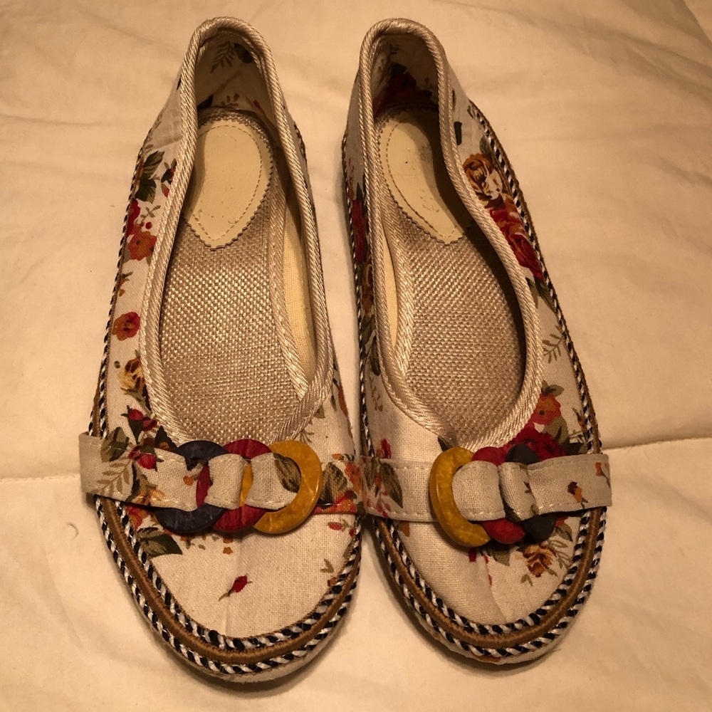 Beautiful floral flats